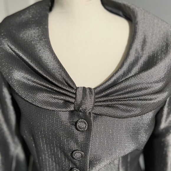 Larry Levine Shiny Silver Gray Skirt Suits size 6 Lined shawl collar NEW Church - Picture 4 of 10